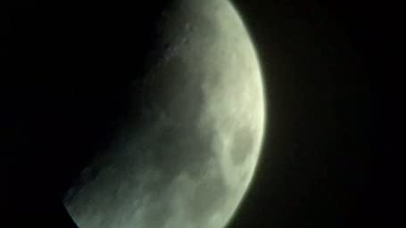 La luna con Celestron Astromaster 70AZ